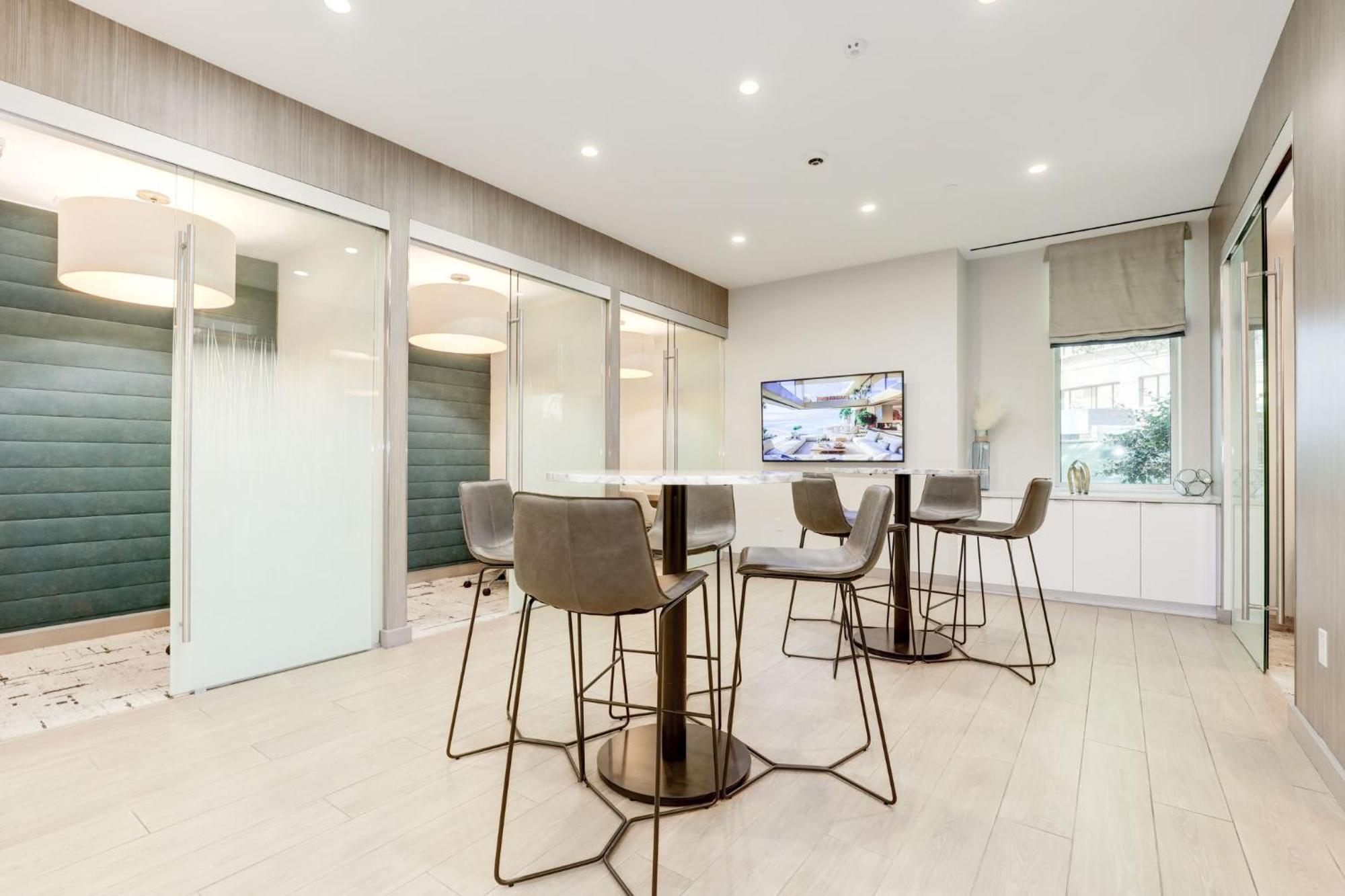 Capitol Convenience 2br Luxury Minutes From Dc Apartment Arlington