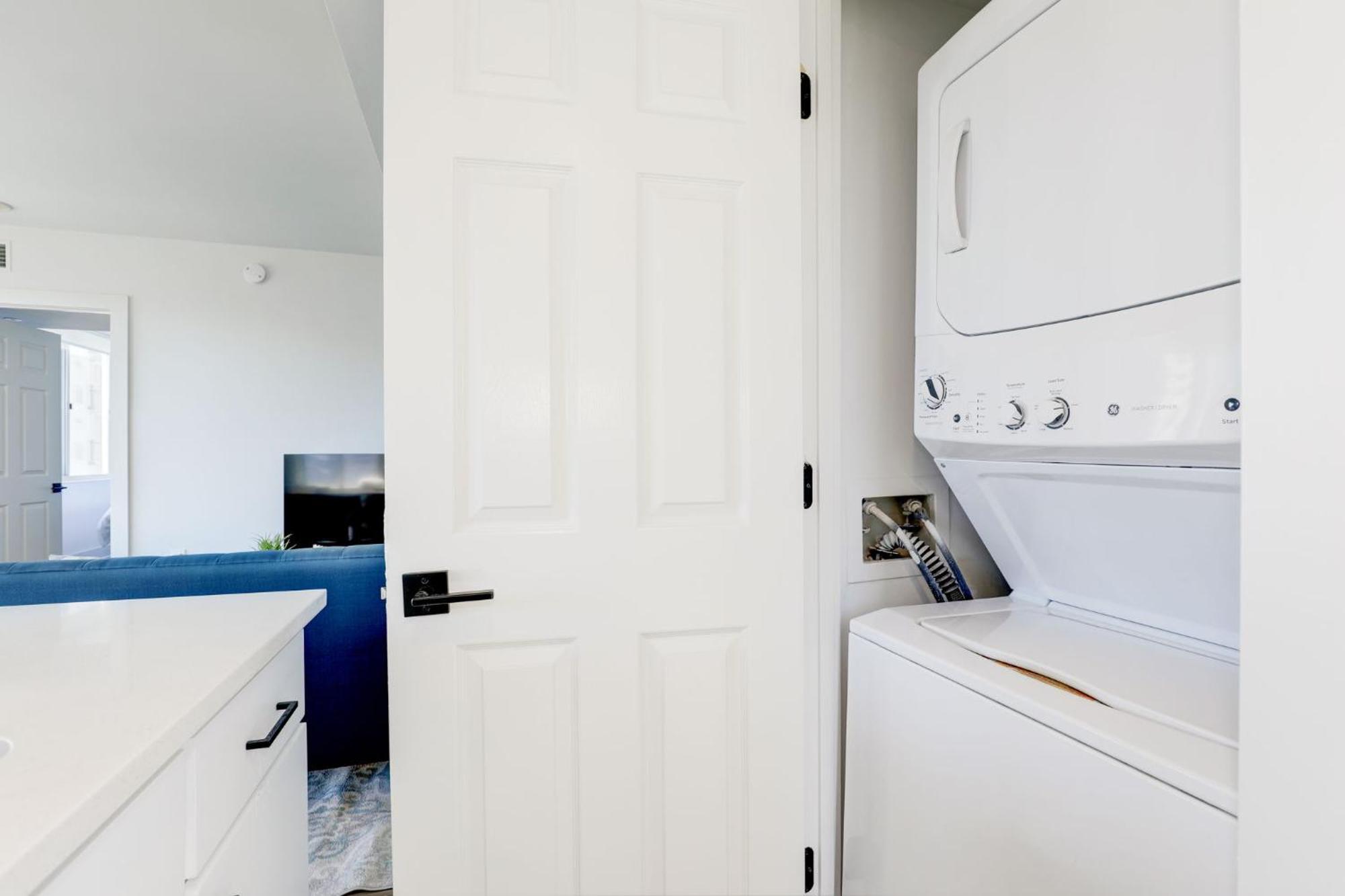 Capitol Convenience 2br Luxury Minutes From Dc Apartment