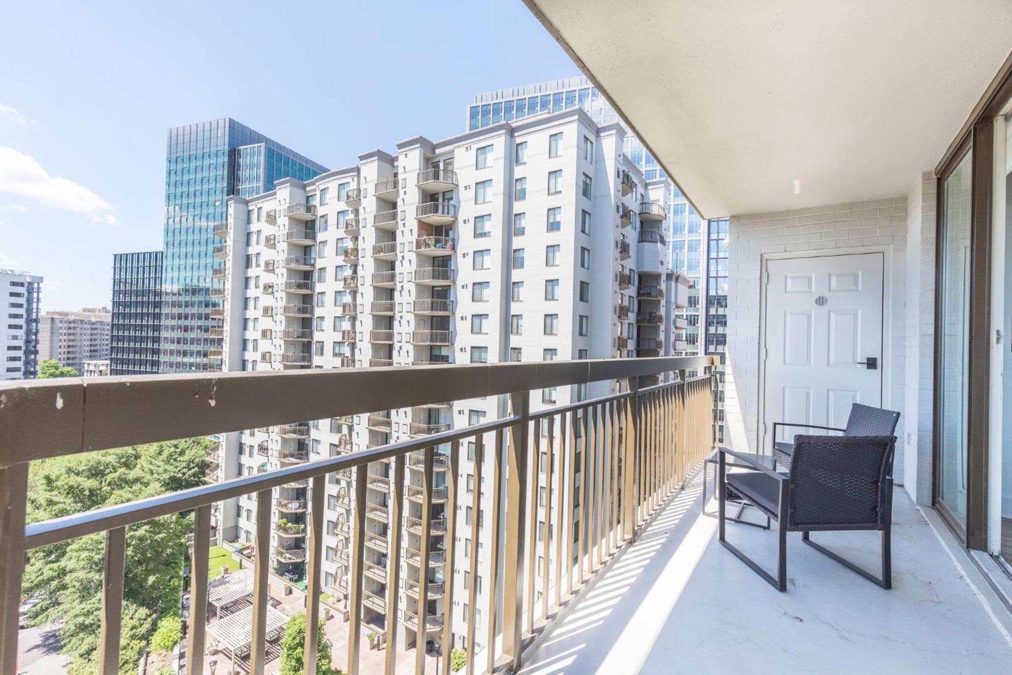 Capitol Convenience 2br Luxury Minutes From Dc Apartment Arlington